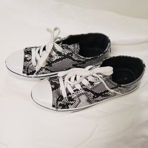 Street Society Womens 8 Shiny Leopard White and Beige Snakeskin